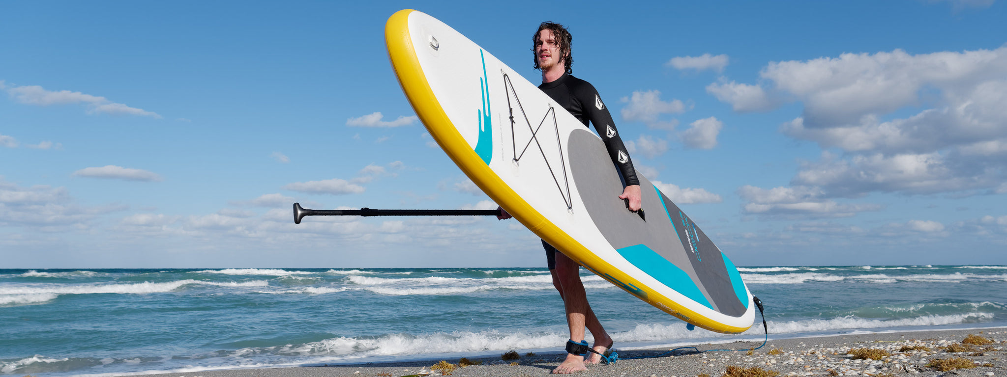 Surfing SUP near an ocean